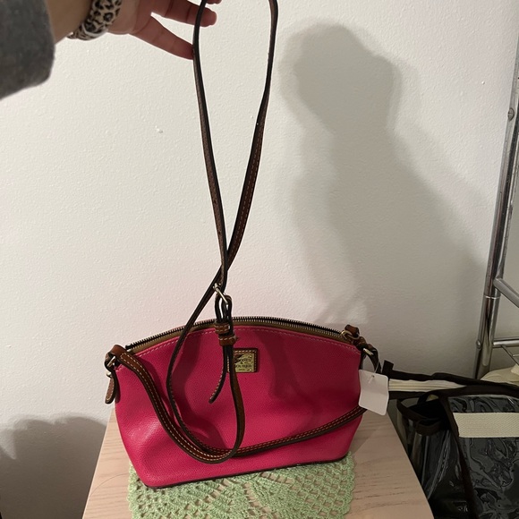 PRELOVED Dooney and Bourke Hot Pink Crossbody. - Picture 2 of 5